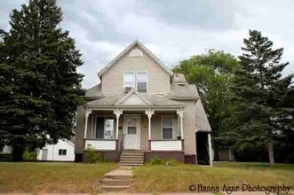 Building Photo - 633-633 1/2 Spring Street