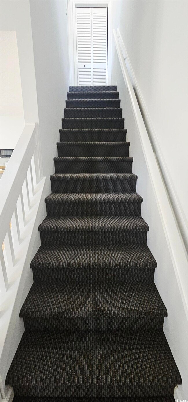 Building Photo - 615 13th Ave N