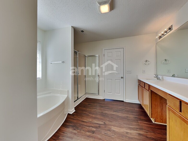 Building Photo - 5318 Ian Dr