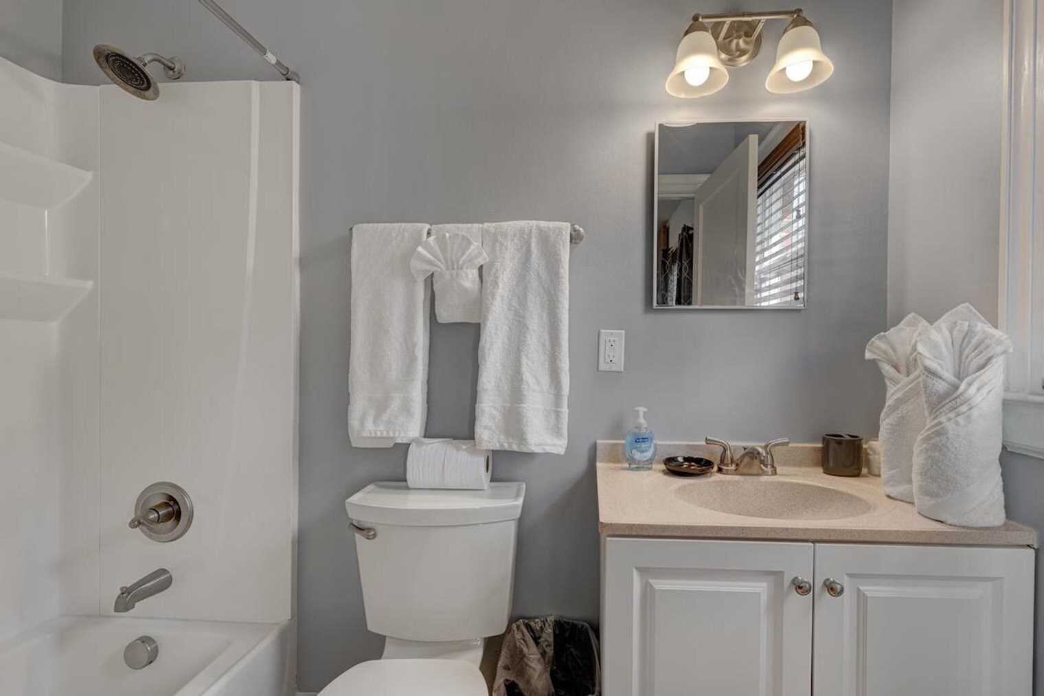 Building Photo - 814 N Buchanan Blvd