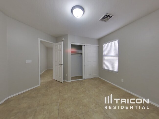 Building Photo - 43780 Elm Dr