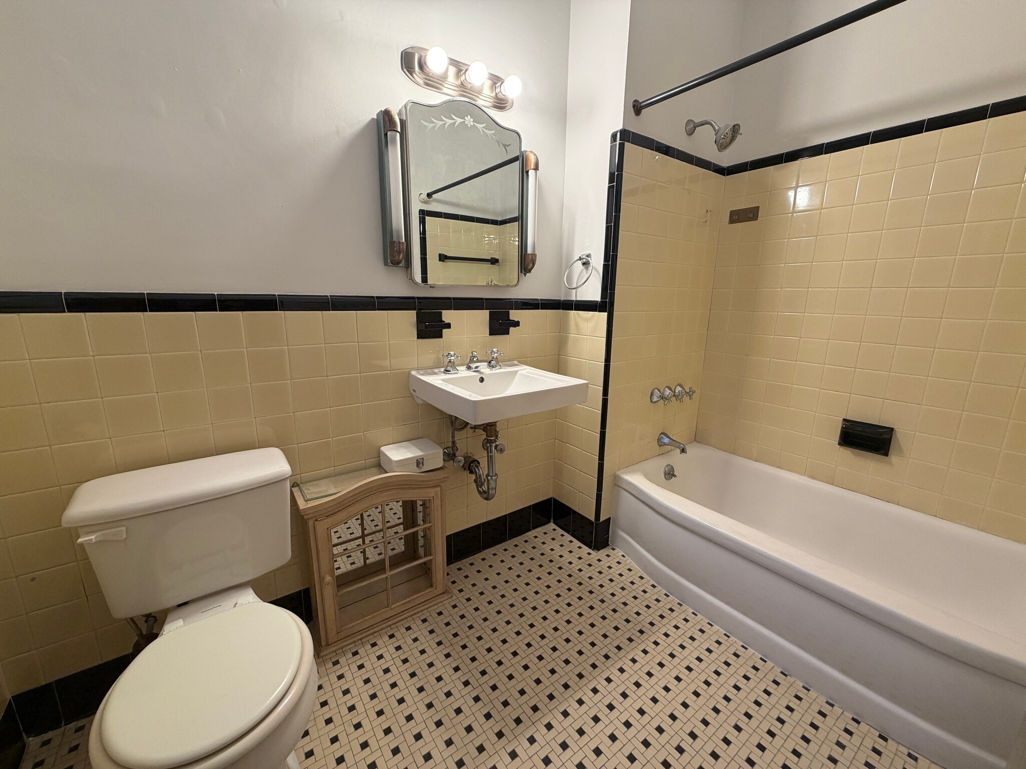 Building Photo - 9 Braemore Rd