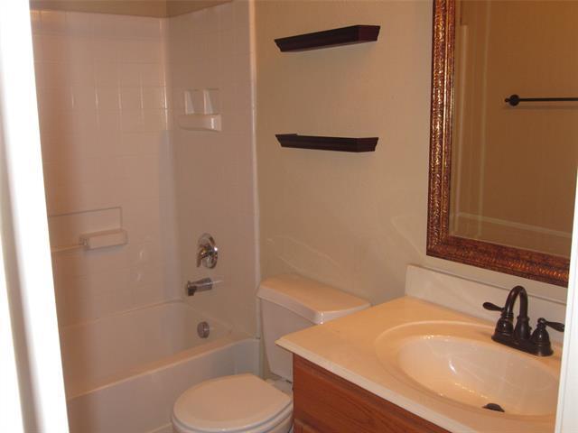 Building Photo - 609 Twin Knoll Dr