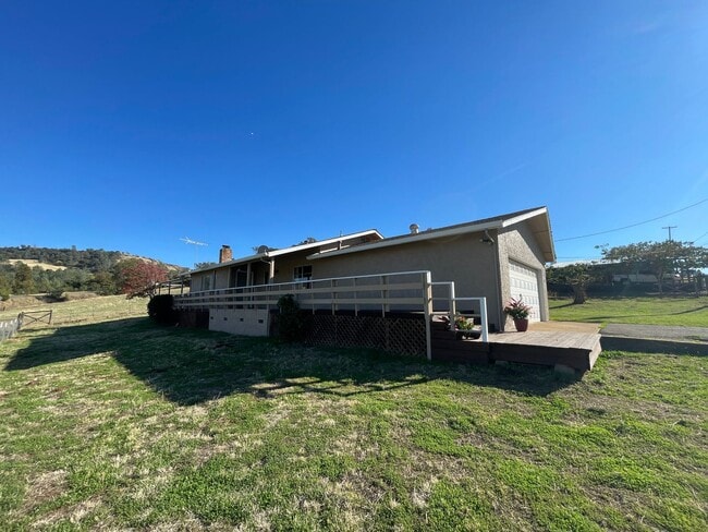 Building Photo - Oroville 4 bed 2 bath 3300sqft country hom...