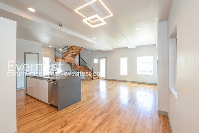 Building Photo - 1237 Tennyson St