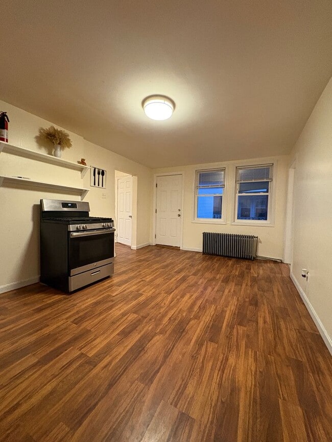 Building Photo - 58-60 Temple Street