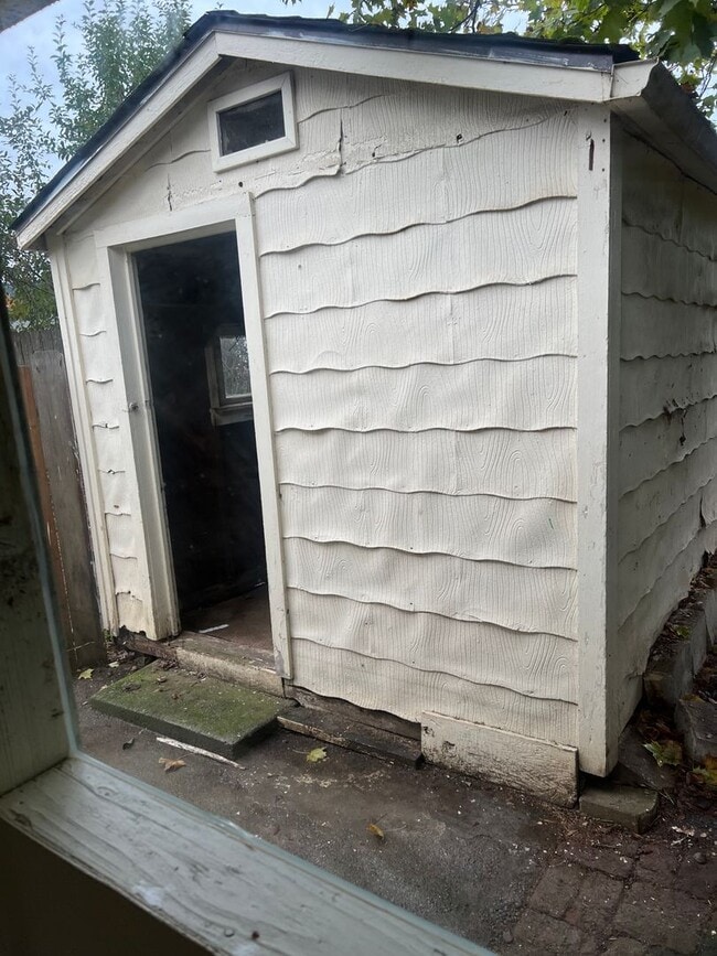 Building Photo - Small 2 bedroom home with carport