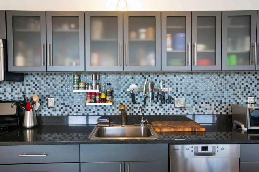 Kitchen - 1220 Buttonwood St