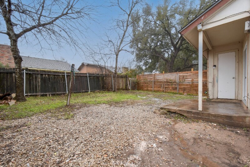 Building Photo - 6803 Woodhue Dr