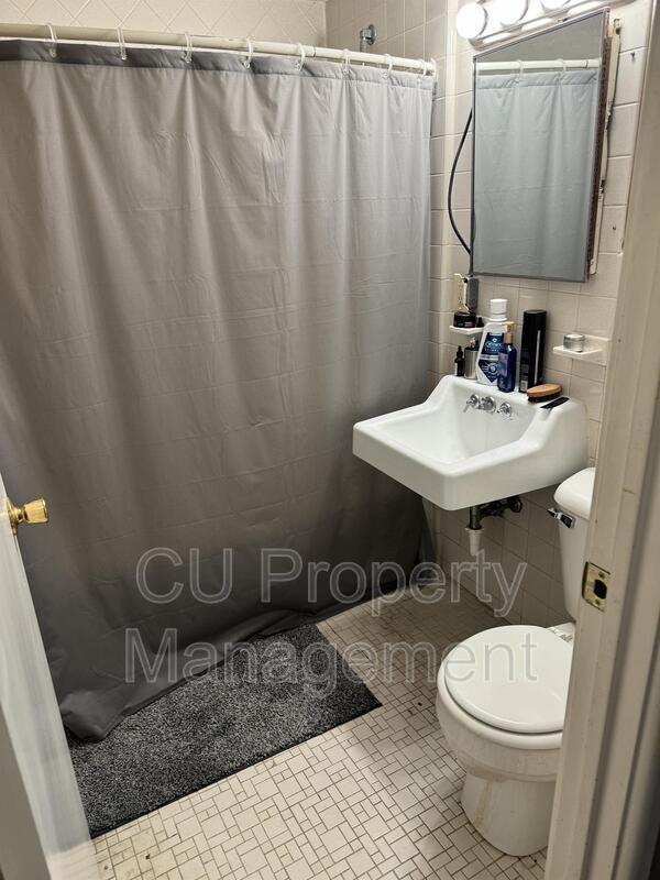 Building Photo - 713 W Church St