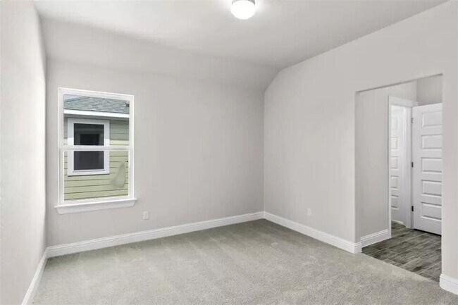 Building Photo - 125 Riverhill Dr