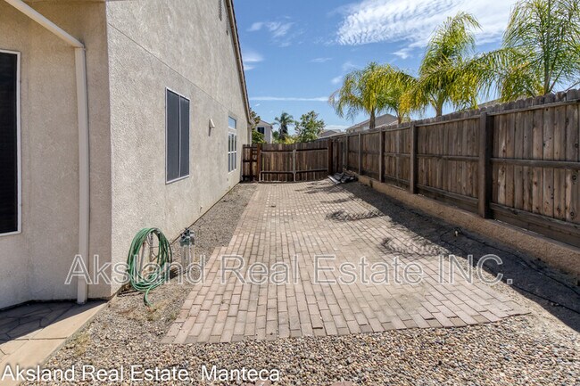 Building Photo - 2261 Silverlace Pl