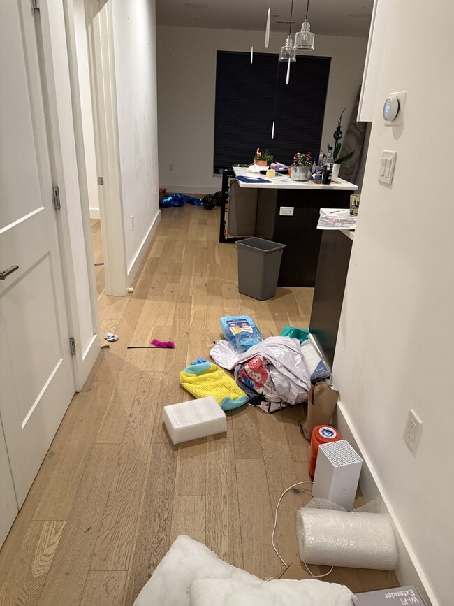 Building Photo - 946 Saratoga St