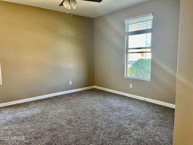 Building Photo - 4117 W South Butte Rd