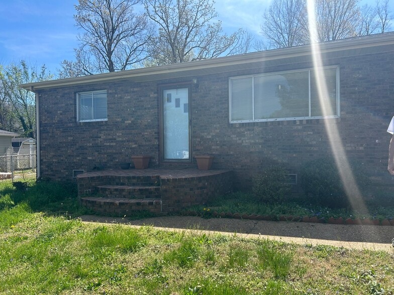 Building Photo - 3316 Mountain View Dr