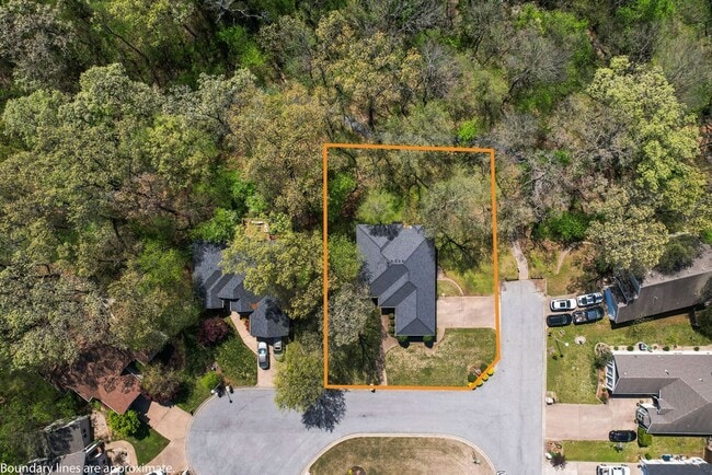 Building Photo - Spacious 3-Bedroom, 2.5 Bathroom Home in Woods Creek - Prime Bentonville Location