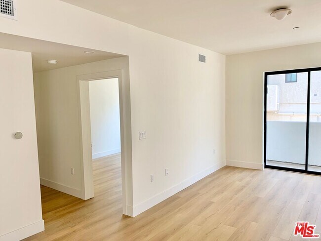 Building Photo - 1822 Overland Ave