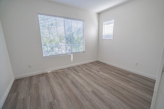 Building Photo - Charming 3-Bedroom Home with Large Loft or Alternate 4th Bedroom!