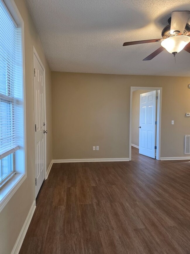 Building Photo - 1609 Bourland Ln