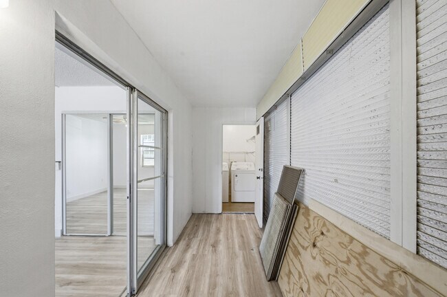 Building Photo - 452 Normandy Ln
