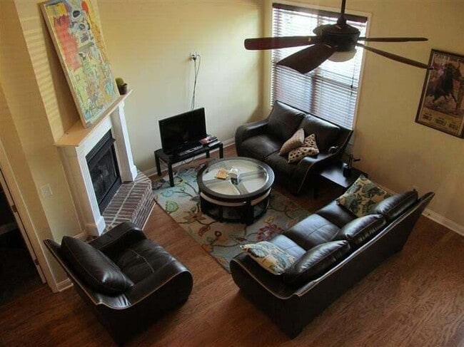 Building Photo - 382 Preston Ave