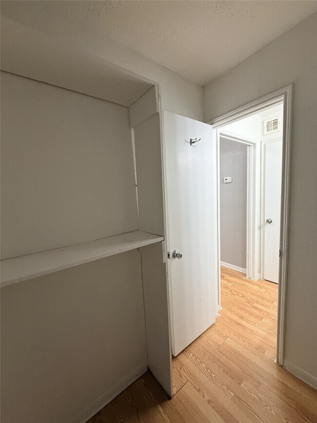 Building Photo - 9550 Deering Dr