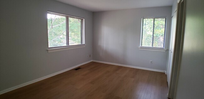 Building Photo - 97 Woodlake Dr