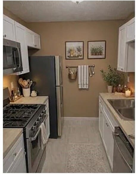 Building Photo - 2305 Pine Tree Trail