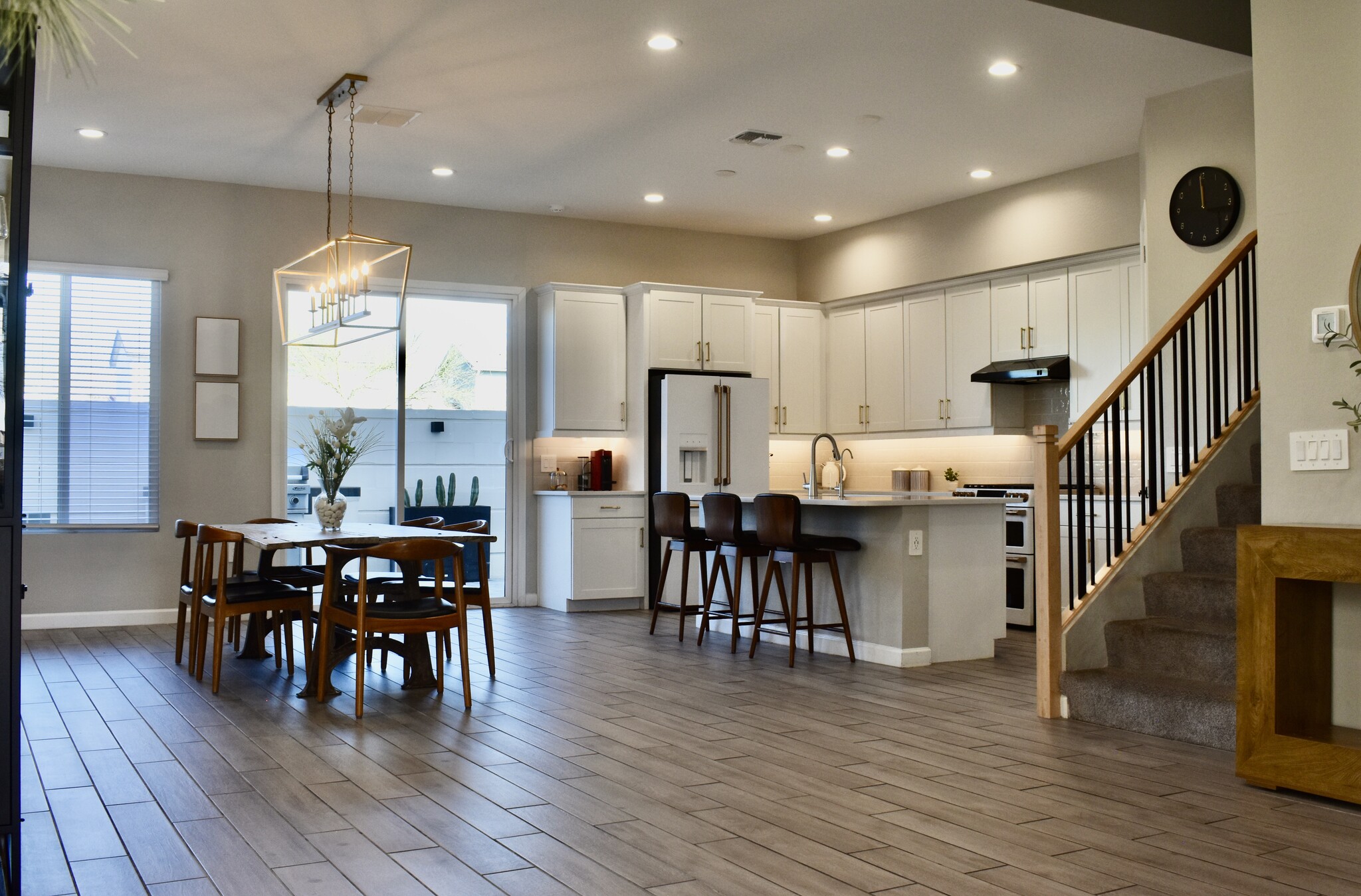 Building Photo - 4864 E Village Dr