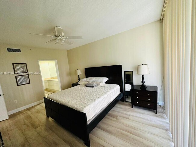 Building Photo - 717 Crandon Blvd
