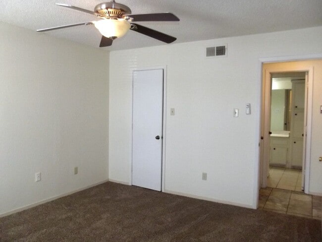 Building Photo - MOVE-IN SPECIAL  - 1 Bedroom, 1 Bath with Carport - Raintree Manor Condo