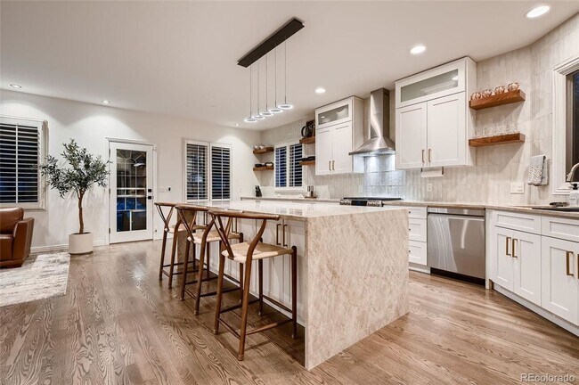 Building Photo - Extravagant home with lots to offer!