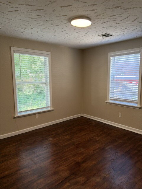 Building Photo - Move In Special! 50% Off First Months Rent