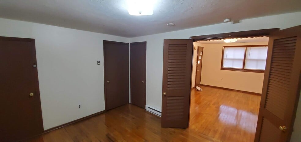 From Larger bedroom looking into liv room - 8 Franklin St