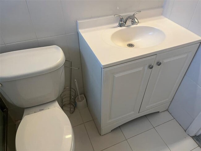 Building Photo - 5507 SW 24th Ave