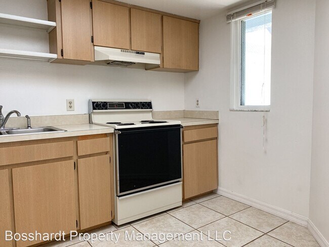 Building Photo - 3 br, 2 bath House - 450 Fairways Cir A103