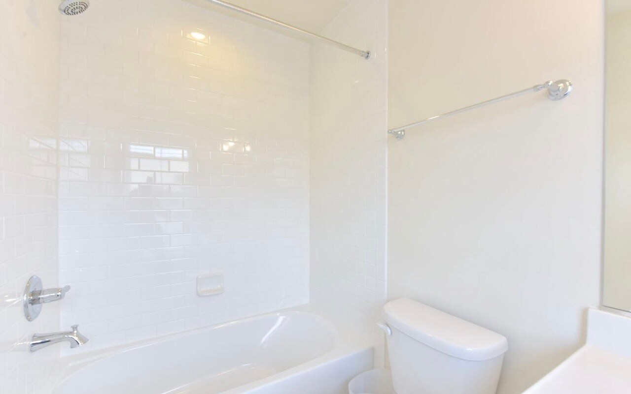 Building Photo - 12611 Macaulay St