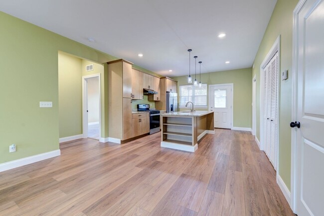 Building Photo - GRADUATE STUDENTS!! 2 Bed 2 Bath Near SSM Cardinal Glennon, St. Louis University