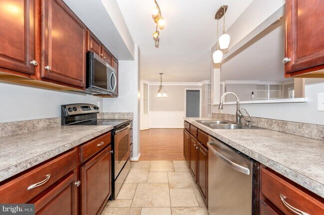 Building Photo - 20507 Shadyside Way