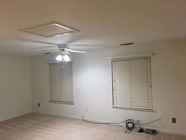 Building Photo - Rare Studio in North Turlock