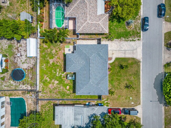 Building Photo - 1501 San Helen Dr