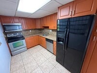 Building Photo - 1325 W 68th St