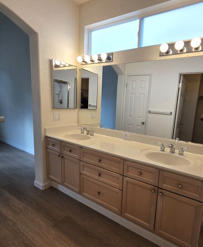 Building Photo - Clayton Single Story 3bd/2ba - Bright open living w/new flooring