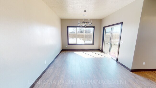 Building Photo - 4526 W Graceland Pl