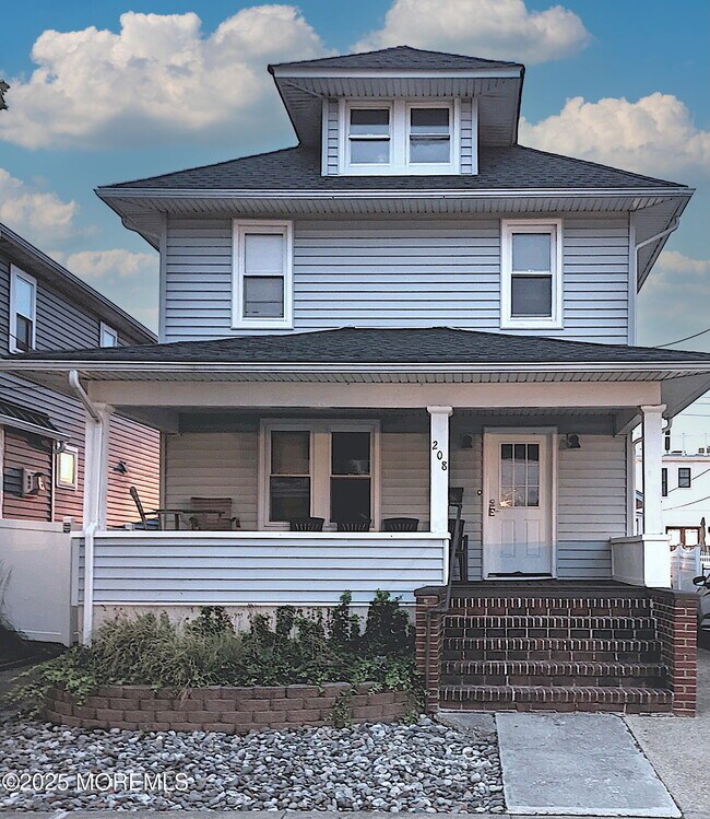 Building Photo - 208 14th Ave