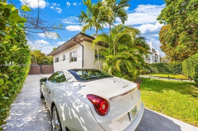 Building Photo - 3531 SW 1st Ave