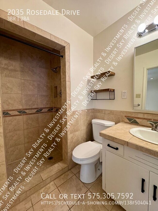 Building Photo - 2035 Rosedale Dr