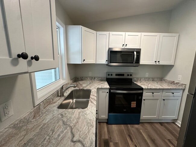 Building Photo - 446 Cape Fear Blvd