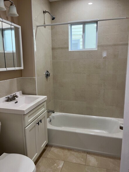 Building Photo - 36 Termine Ave