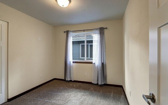 Building Photo - 3 Bedroom + Office Loft Granite Falls Home
